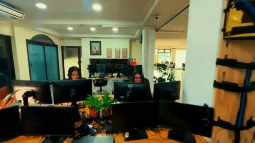 Costa-Ricas-Call-Center-Rap-Freestyle-breakdance-video-commercial.-2.png