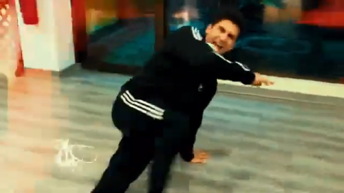 Yeik-Lawson-Rodriguez-Costa-Ricas-Call-Center-Rap-Breakdancing-commerical-7.png